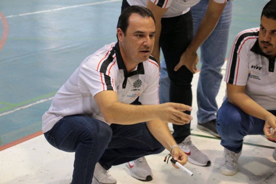 Jesús García en su anterior etapa como entrenador del CD Magec Tías.