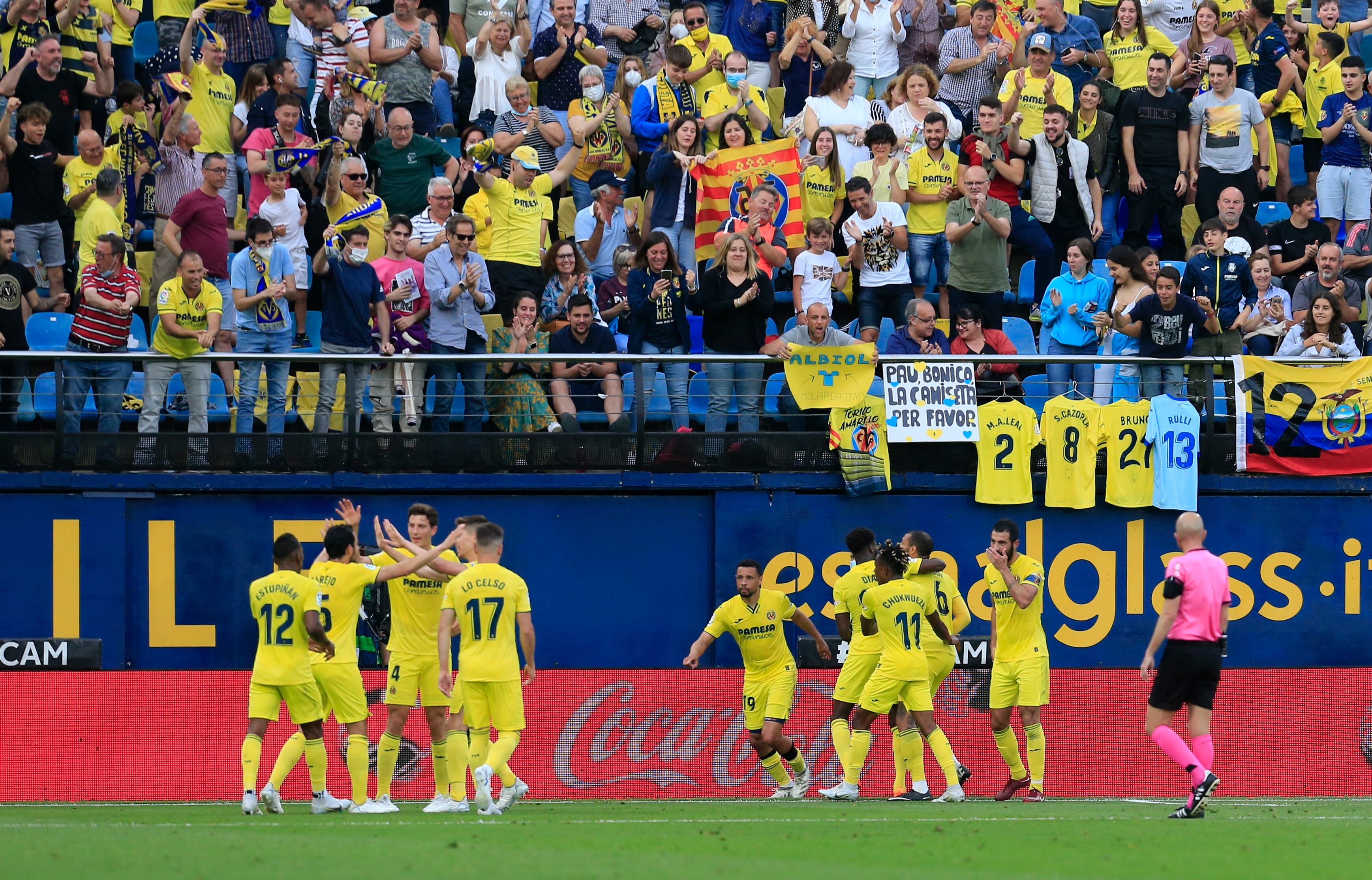 Los jugadores del Villarreal celebran un gol durante su último encuentro en liga.