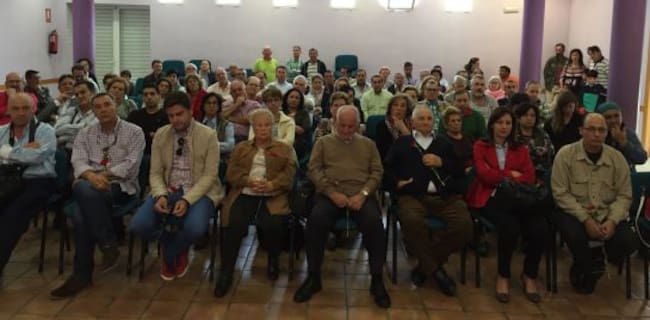 Participantes en el acto organizado por la Asociación para la Recuperación de la Memoria Histórica