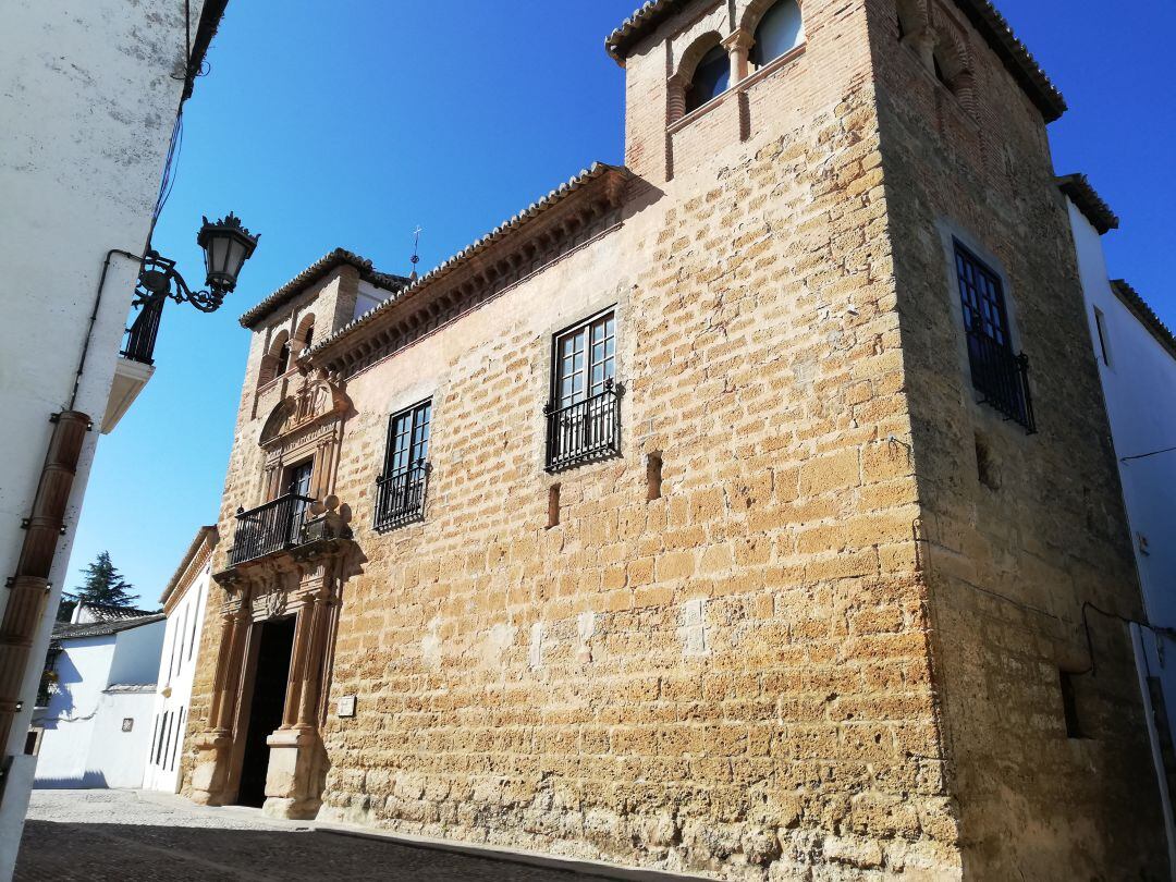 Fachada del Palacio de Mondragón