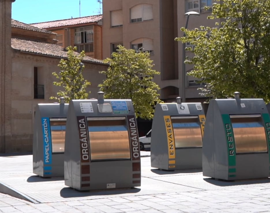 Contenedor marrón para residuos orgánicos.