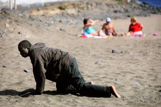 5 de mayo de 2006, superviviente de una patera en la Playa de Gran Tarajal, Fuerteventura.