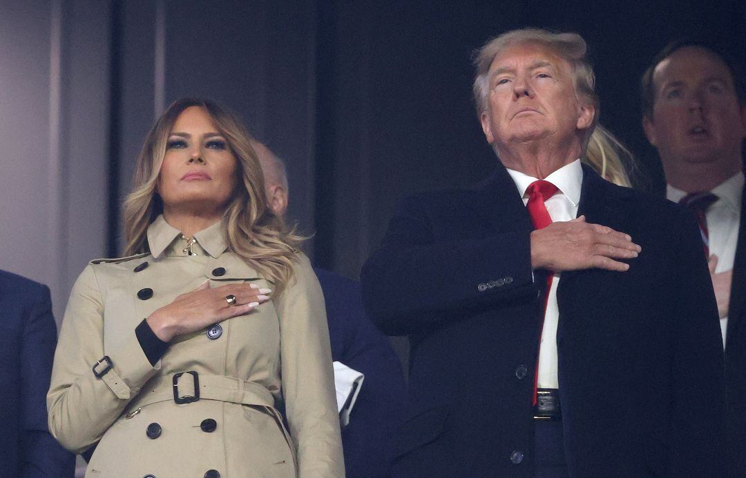 Donald Trump junto a su esposa Melania