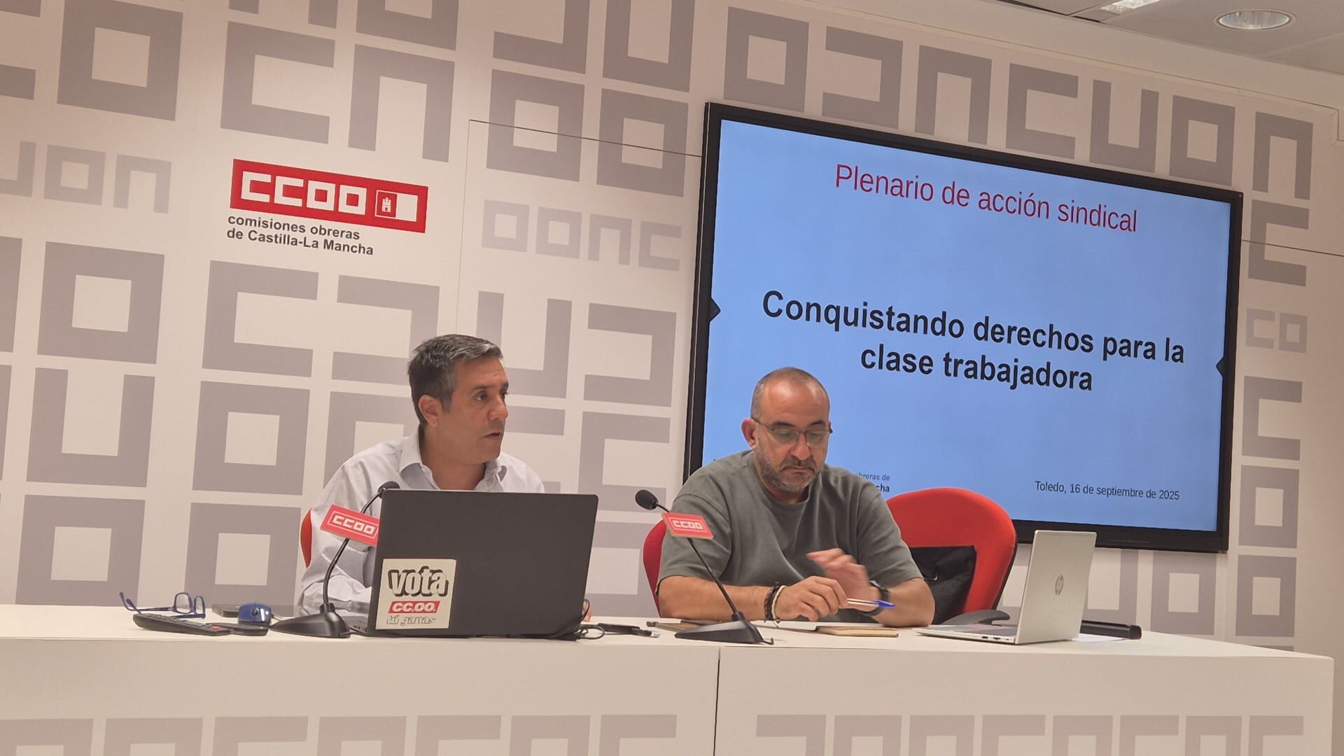 Javier Ortega, secretario general de CCOO Castilla-La Mancha junto al secretario confederal de Acción Sindical de CCOO, Javier Pacheco