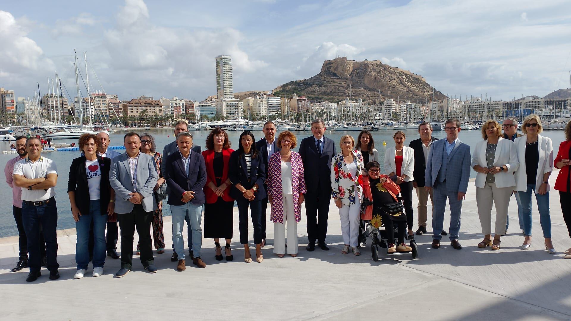 Foto de familia de la candidatura autonómica del PSPV por Alicante para las elecciones del 28 de mayo de 2023