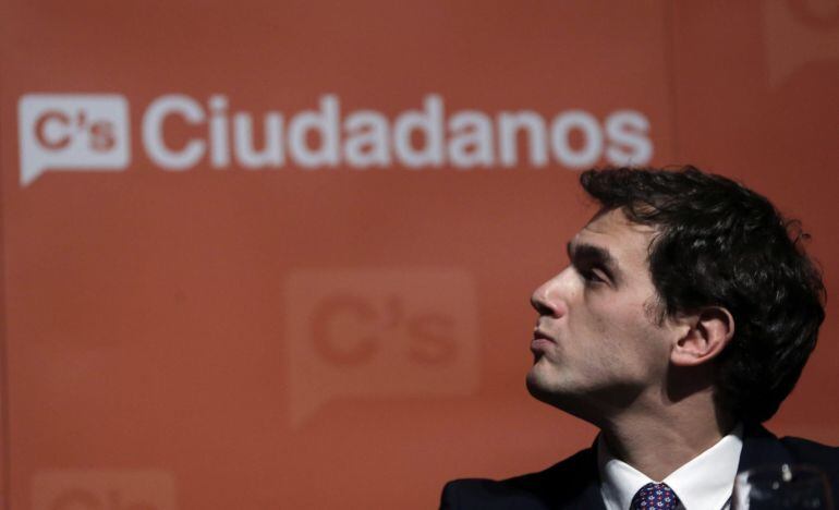 GRA577. MADRID, 17/02/2015.- El presidente de Ciudadanos, Albert Rivera, durante su intervención en el acto en el que ha presentado el proyecto económico de Ciudadanos para España, esta noche en el Círculo de Bellas Artes de Madrid. EFE/Zipi