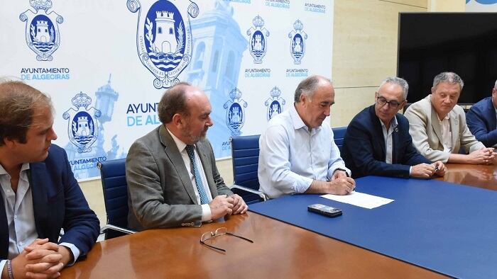 Firma del acuerdo en el Ayuntamiento