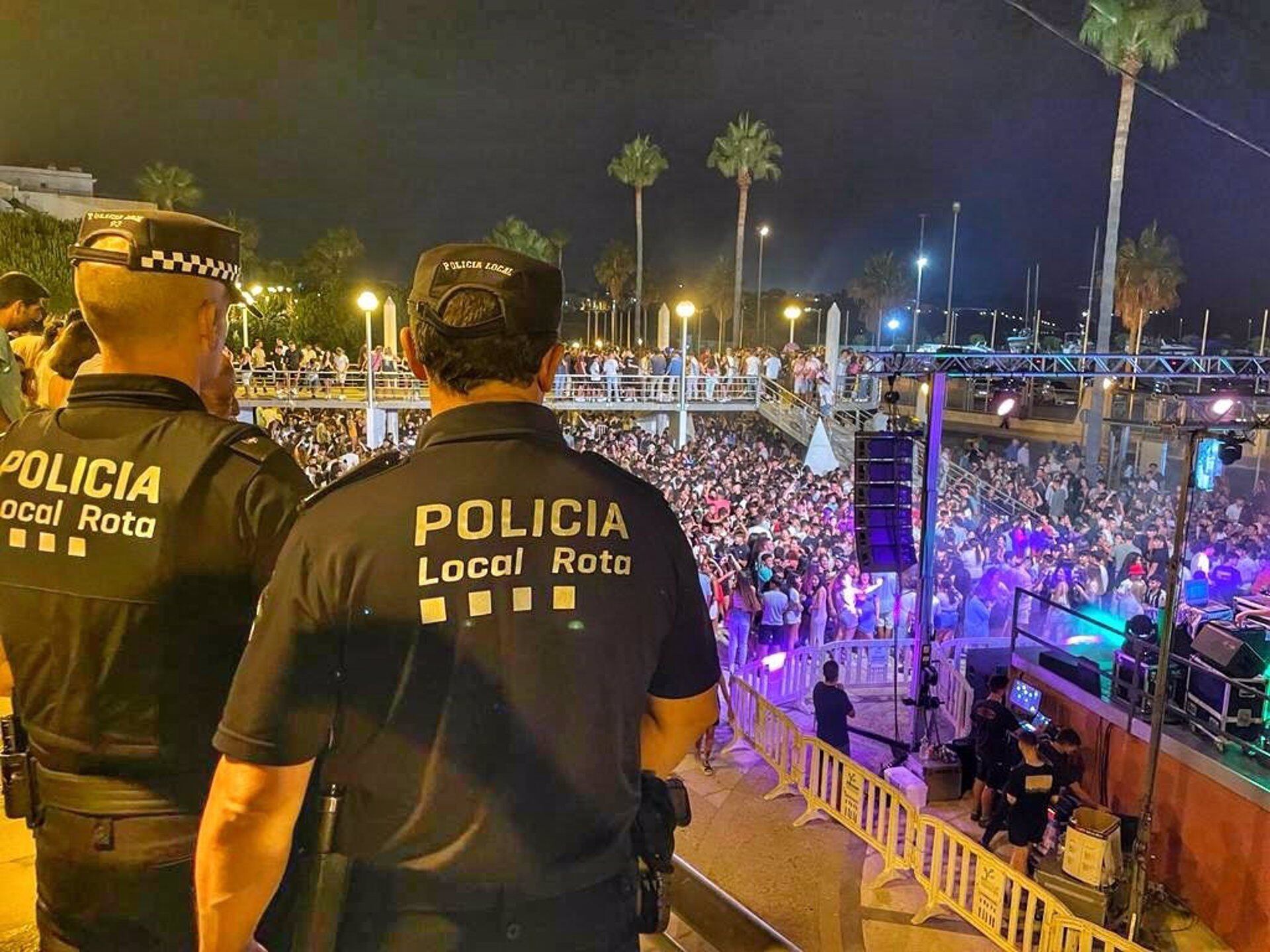 Agentes de la Policía Local de Rota durante la Feria