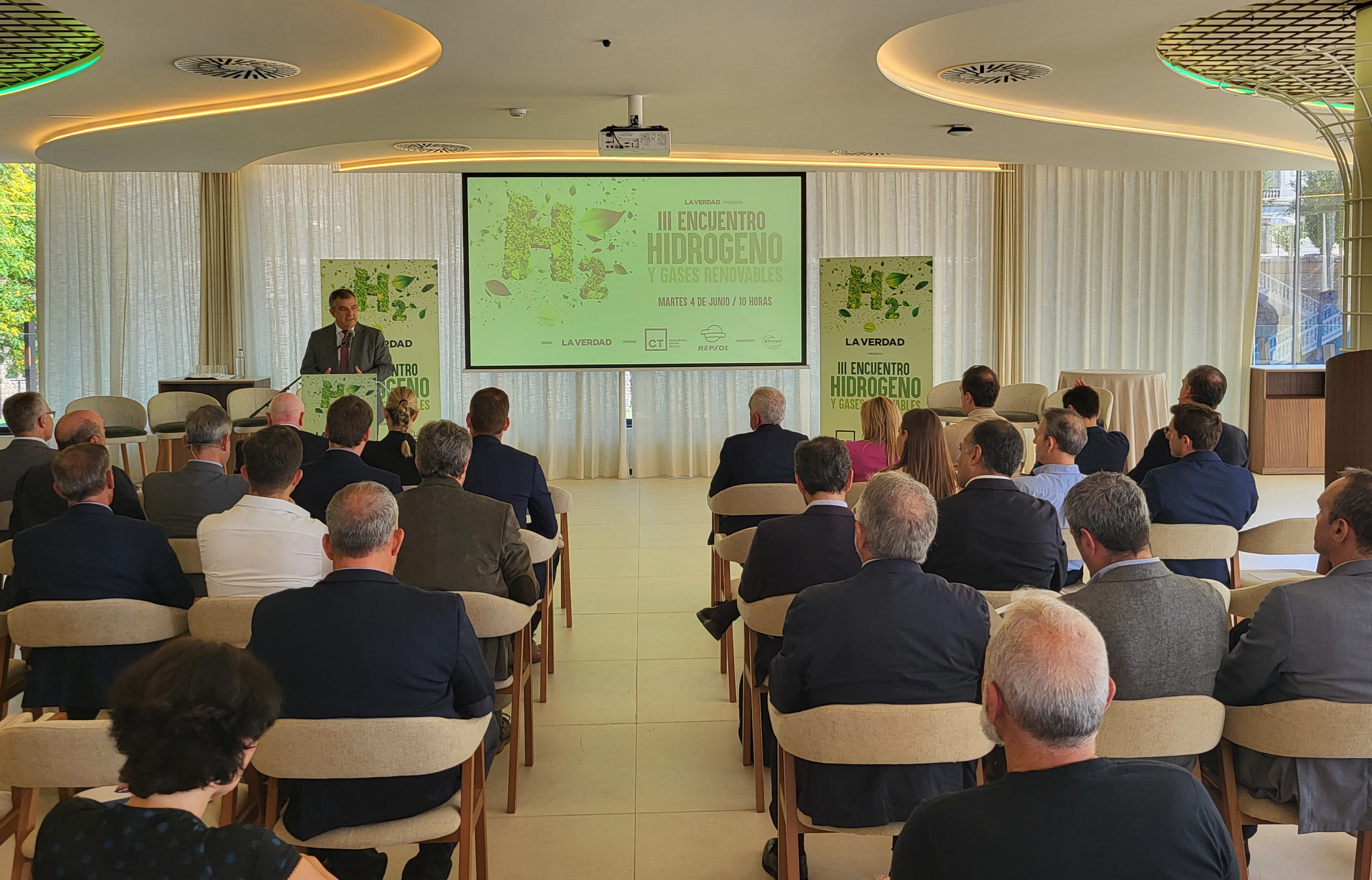 El consejero de Medio Ambiente, Universidades, Investigación y Mar Menor, Juan María Vázquez, durante el III Encuentro Hidrógeno Verde y gases renovables de la Región de Murcia.