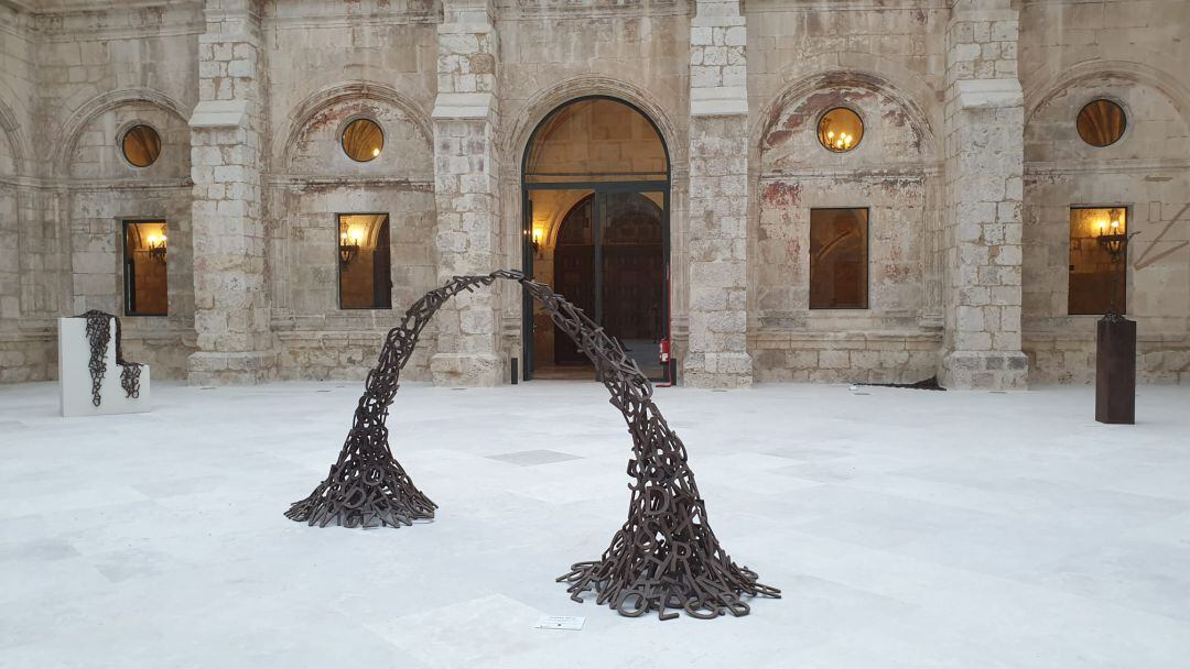 La escultura &#039;Poema arco&#039; destaca en esta exposición