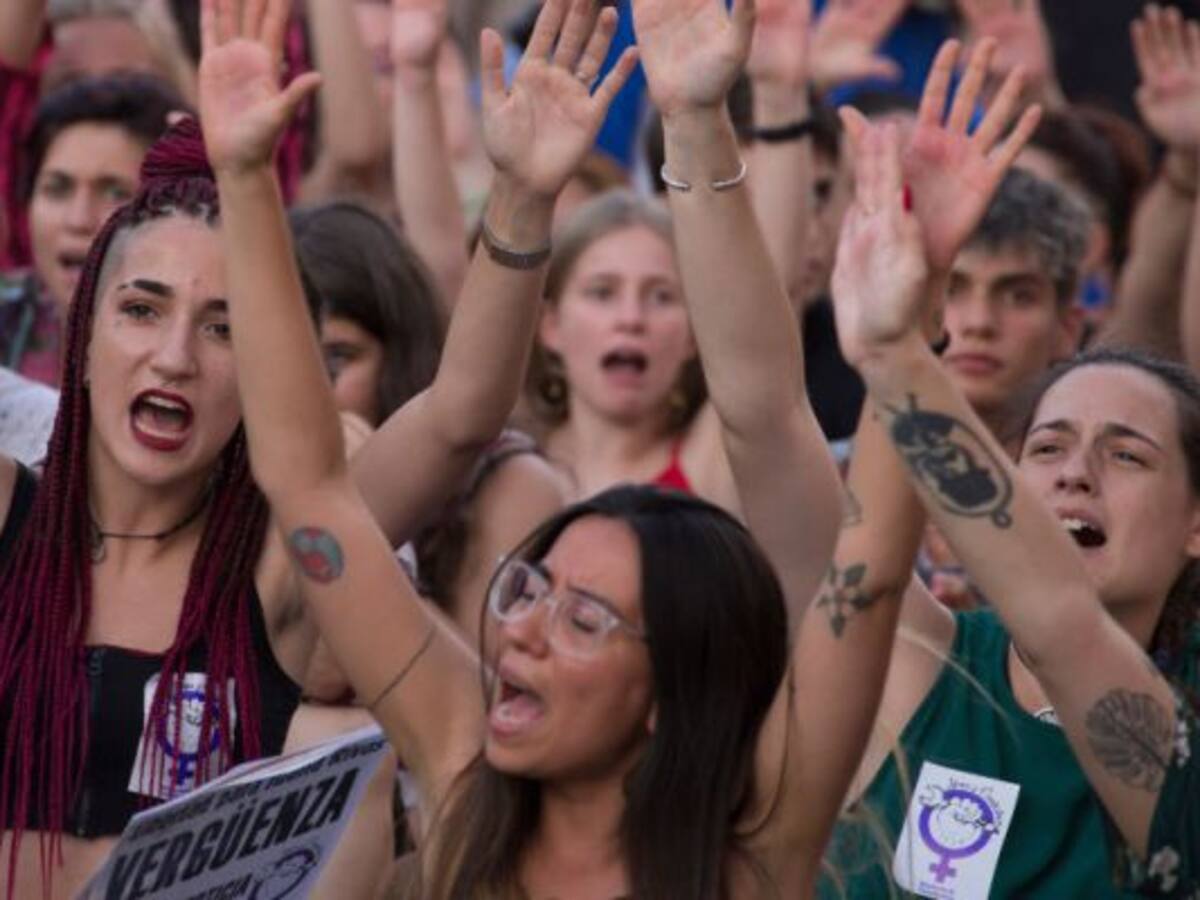 El Parlamento francés aprueba multar comentarios sexistas contra las mujeres