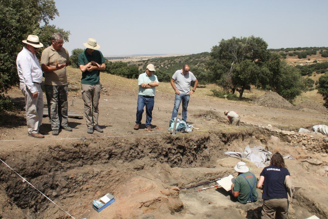 Imagen de la campaña de excavación en el yacimiento de Los Almadenes