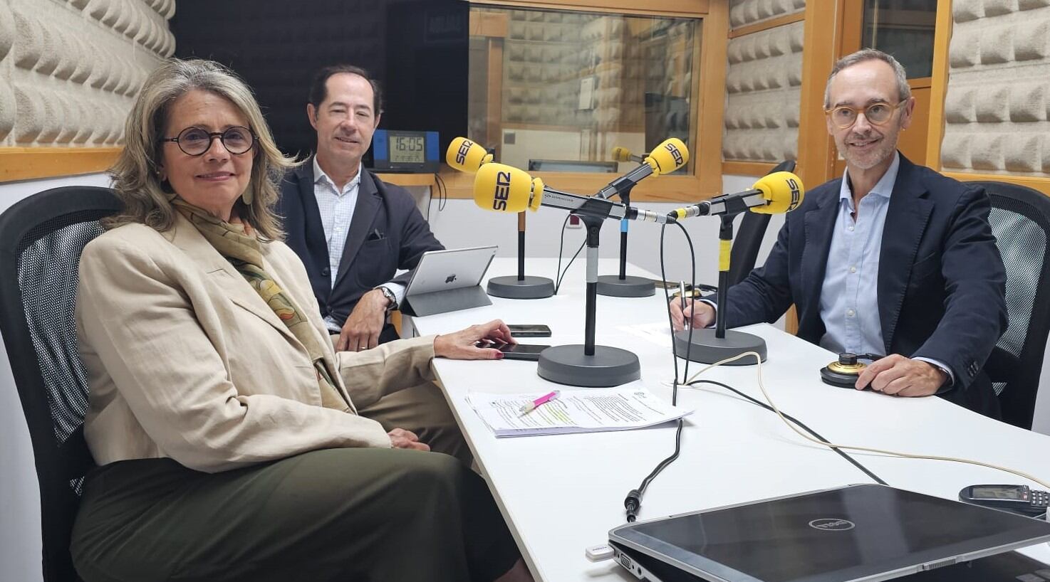 Jorgelina Expósito  y  Juan García-Ovies, con Antonio Blanco a la derecha