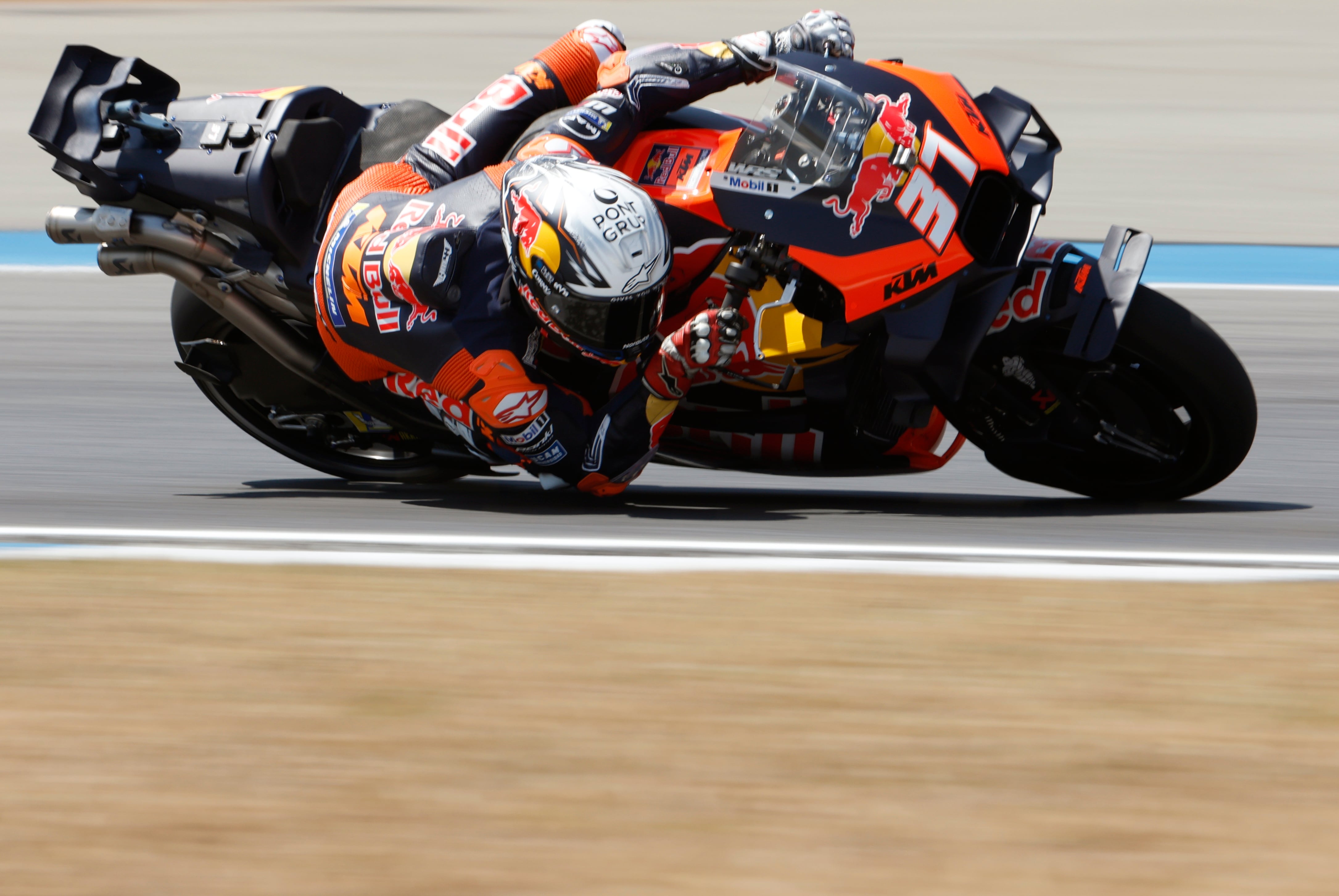 Buriram (Thailand), 28/02/2025.- Spanish MotoGP rider Pedro Acosta of Red Bull KTM Factory Racing in action during a free practice 1 session of the Motorcycling Grand Prix of Thailand at Chang International Circuit, Buriram province, Thailand, 28 February 2025. (Motociclismo, Tailandia) EFE/EPA/RUNGROJ YONGRIT
