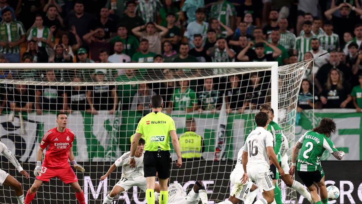 Héctor Bellerín, deja al Madrid fuera de la lucha por la Liga