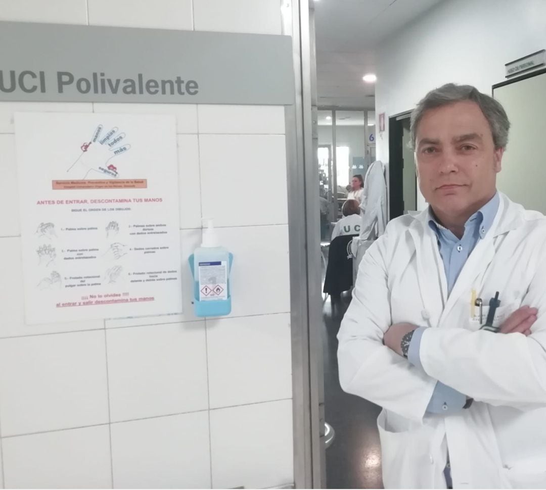 El doctor José Miguel Pérez, jefe de la UCI del hospital Virgen de las Nieves, en una foto de archivo en las iinstalaciones que dirige