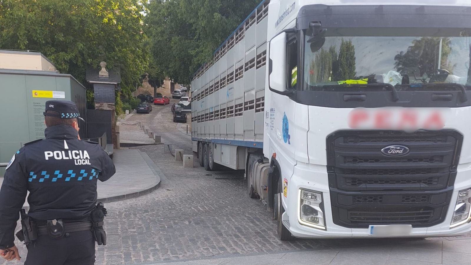 Imagen del camión atrapado en las inmediaciones del Museo del Greco de Toledo