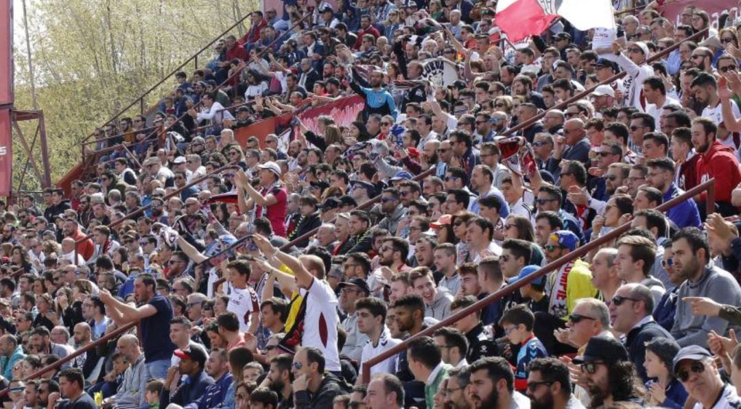 Público en el Carlos Belmonte