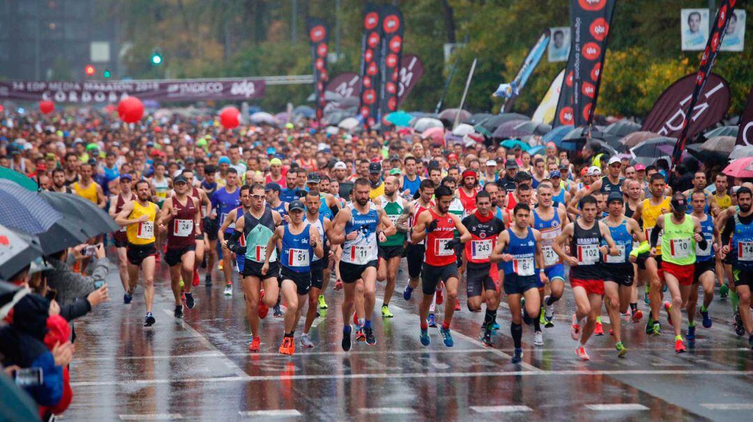 Salida de una de las ediciones de la Media Maratón de Córdoba. 