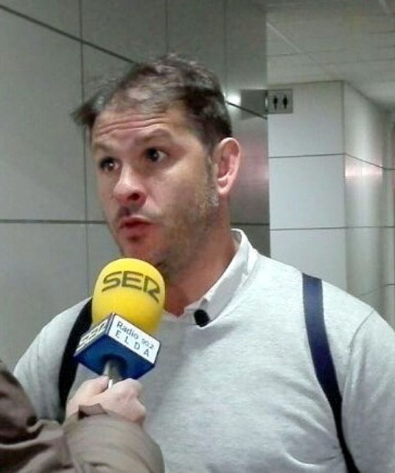 Miguel Ángel Mullor, entrenador del Eldense, acabó enfadado con su equipo