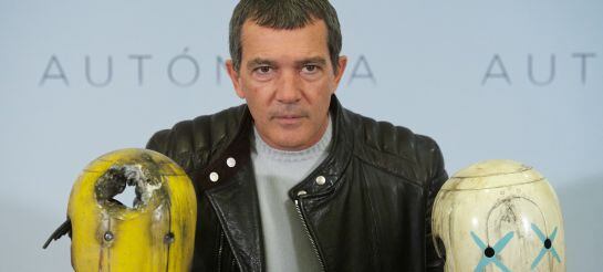 MADRID, SPAIN - JANUARY 20: Spanish actor Antonio Banderas attends the &quot;Automata&quot; photocall at the Intercontinental Hotel on January 20, 2015 in Madrid, Spain. (Photo by Carlos Alvarez/Getty Images)