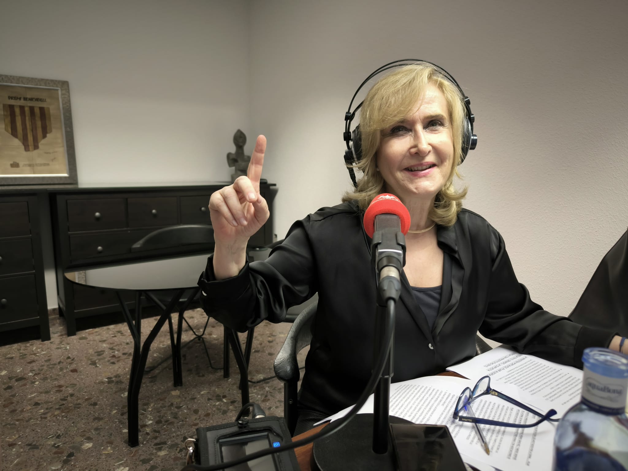 Nieves Herrero durante la emisión de su programa