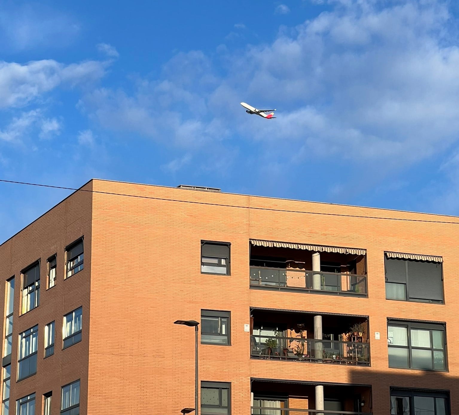 Aviones en el barrio de Dehesa Vieja de San Sebastián de los Reyes