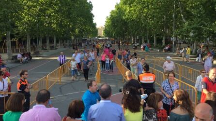 Largas colas en la Acera Recoletos