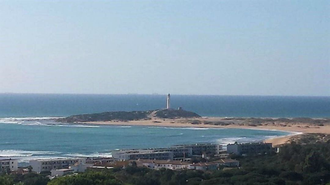 Faro de Trafalgar en Los Caños de Meca, donde ha naufragado la patera.