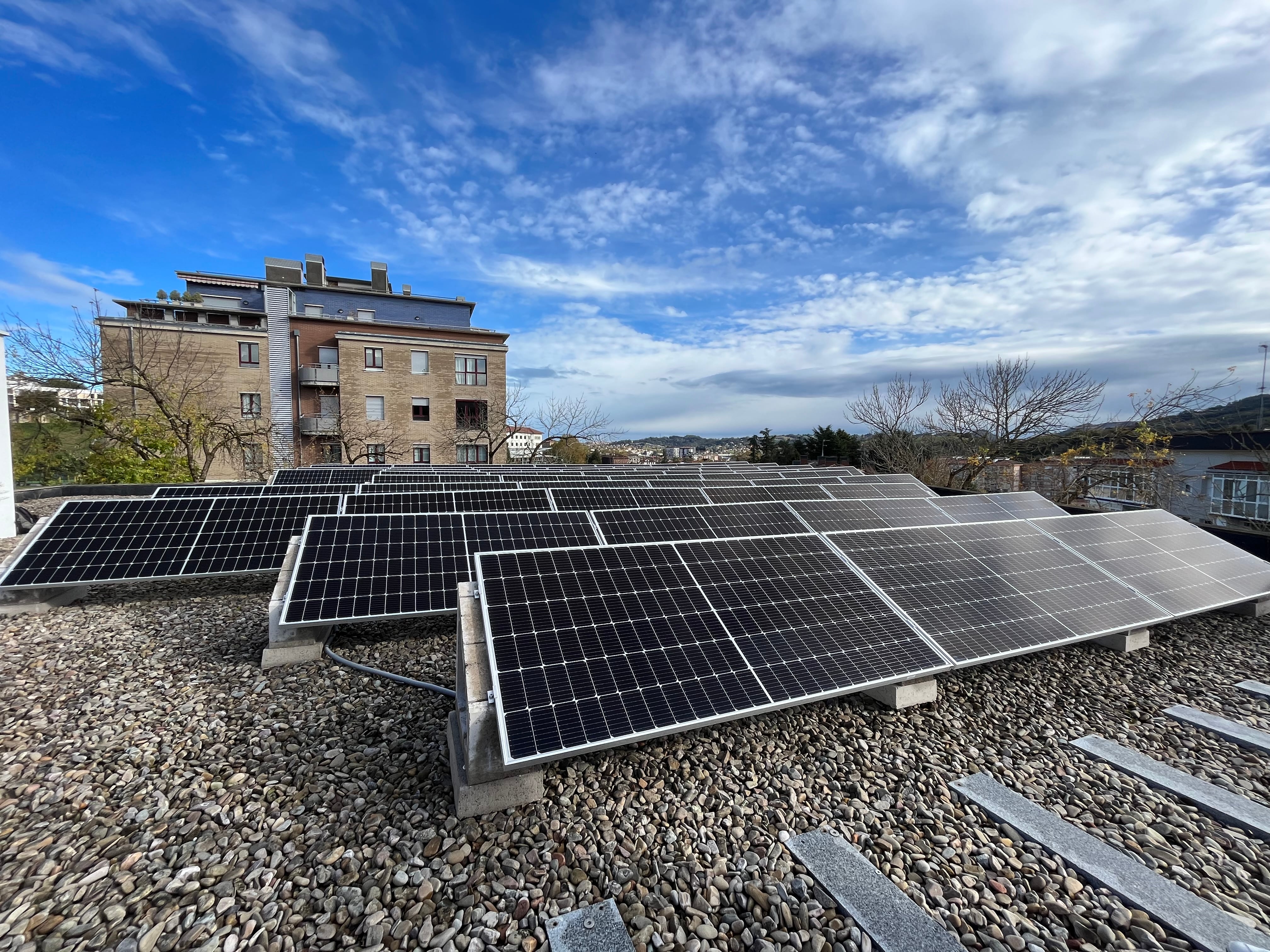 Instalación fotovoltaica en Guardería Iraun