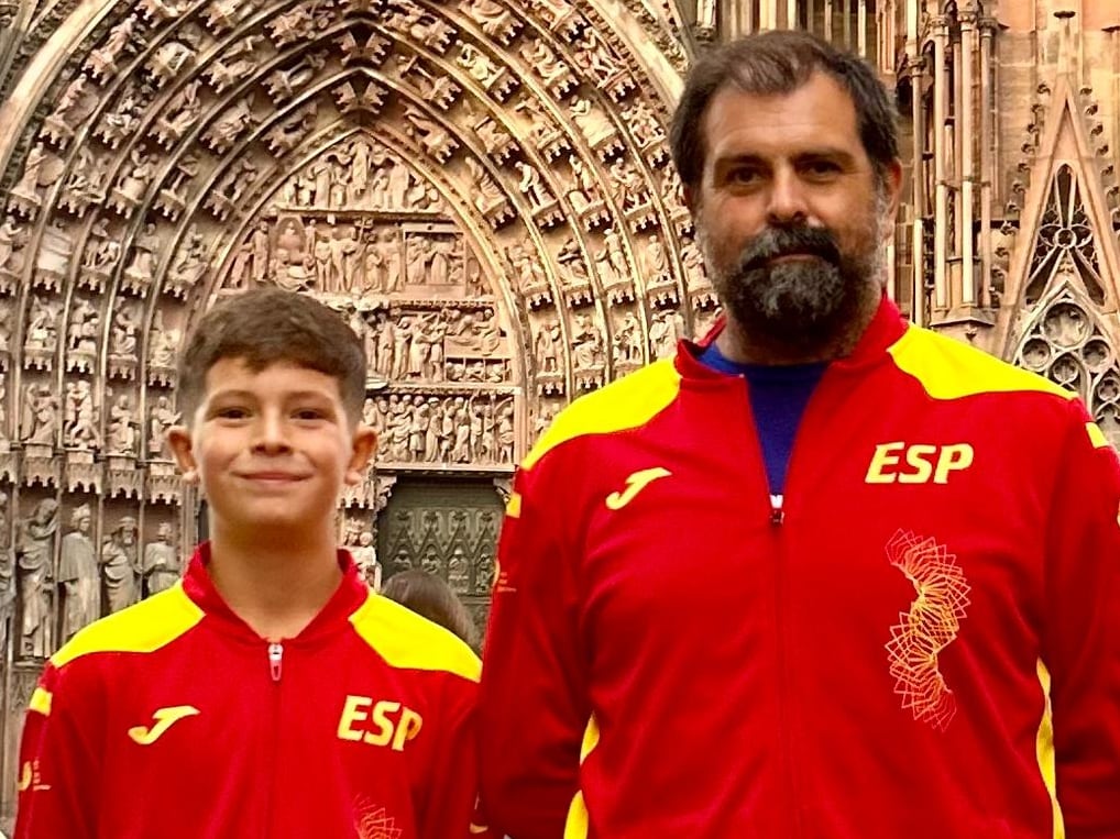 Javier Galán Jr., con su padre y entrenador