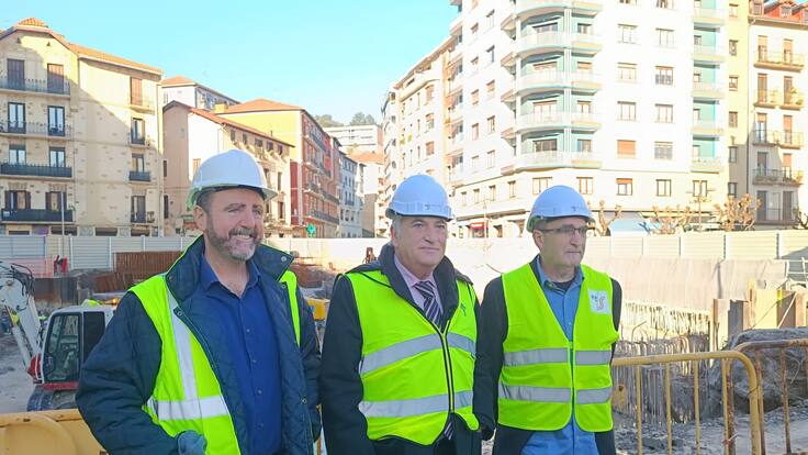 Iñaki Arriola y Teo Alberro comentan el avance de las obras de ETS en Pasaia