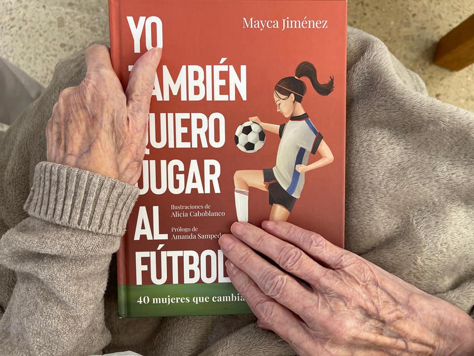 Portada del libro &quot;Yo también quiero jugar al fútbol&quot;, de Mayca Jiménez.