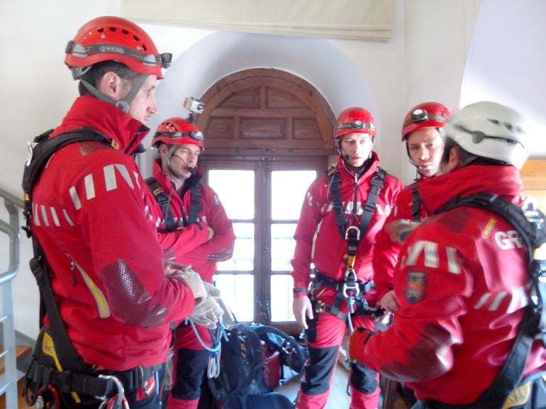 A punto de comenzar el simulacro, en los pasillos del Alcázar