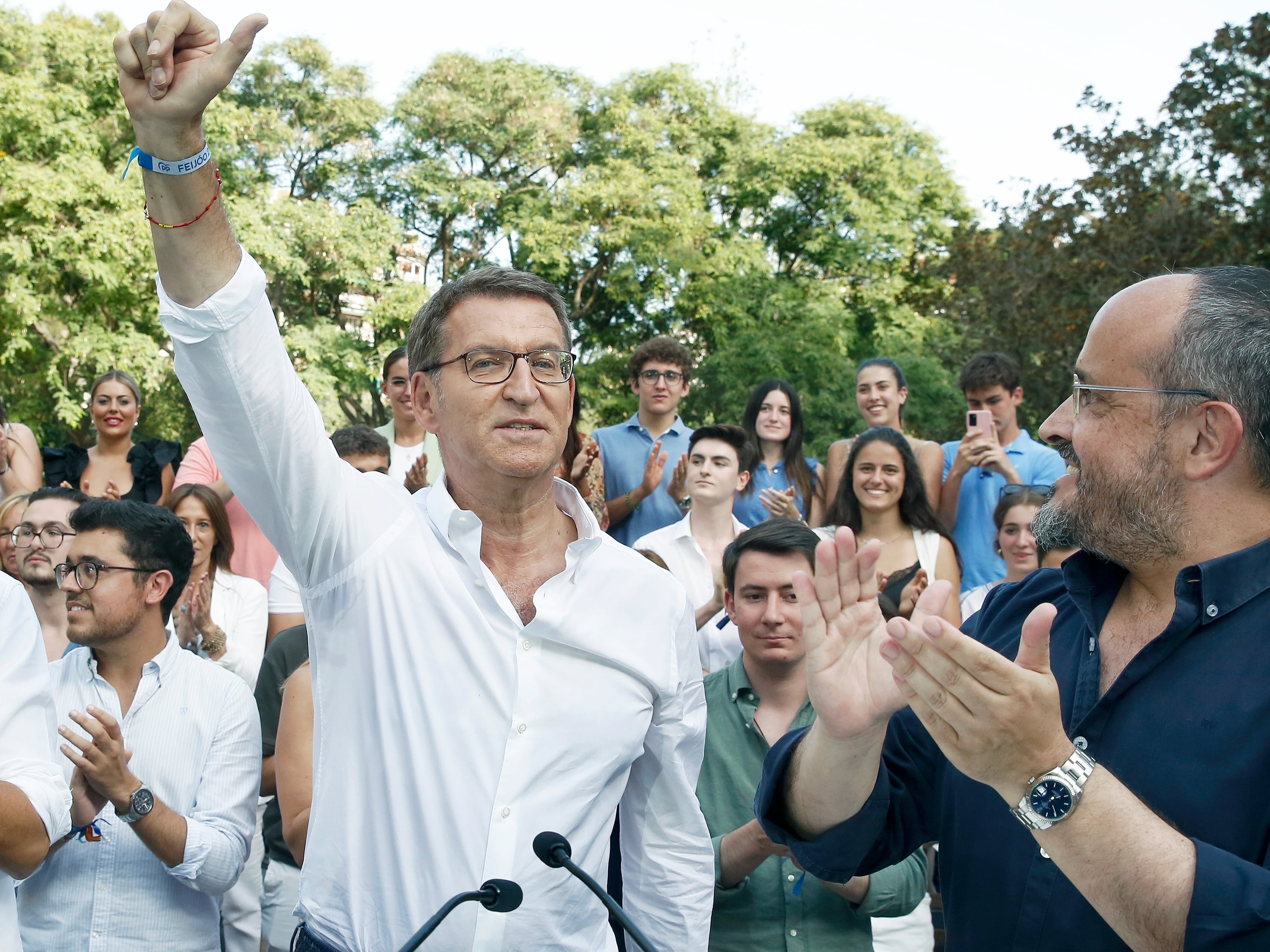 Alberto Núñez Feijóo, junto al presidente del PP catalán, Alejandro Fernández.