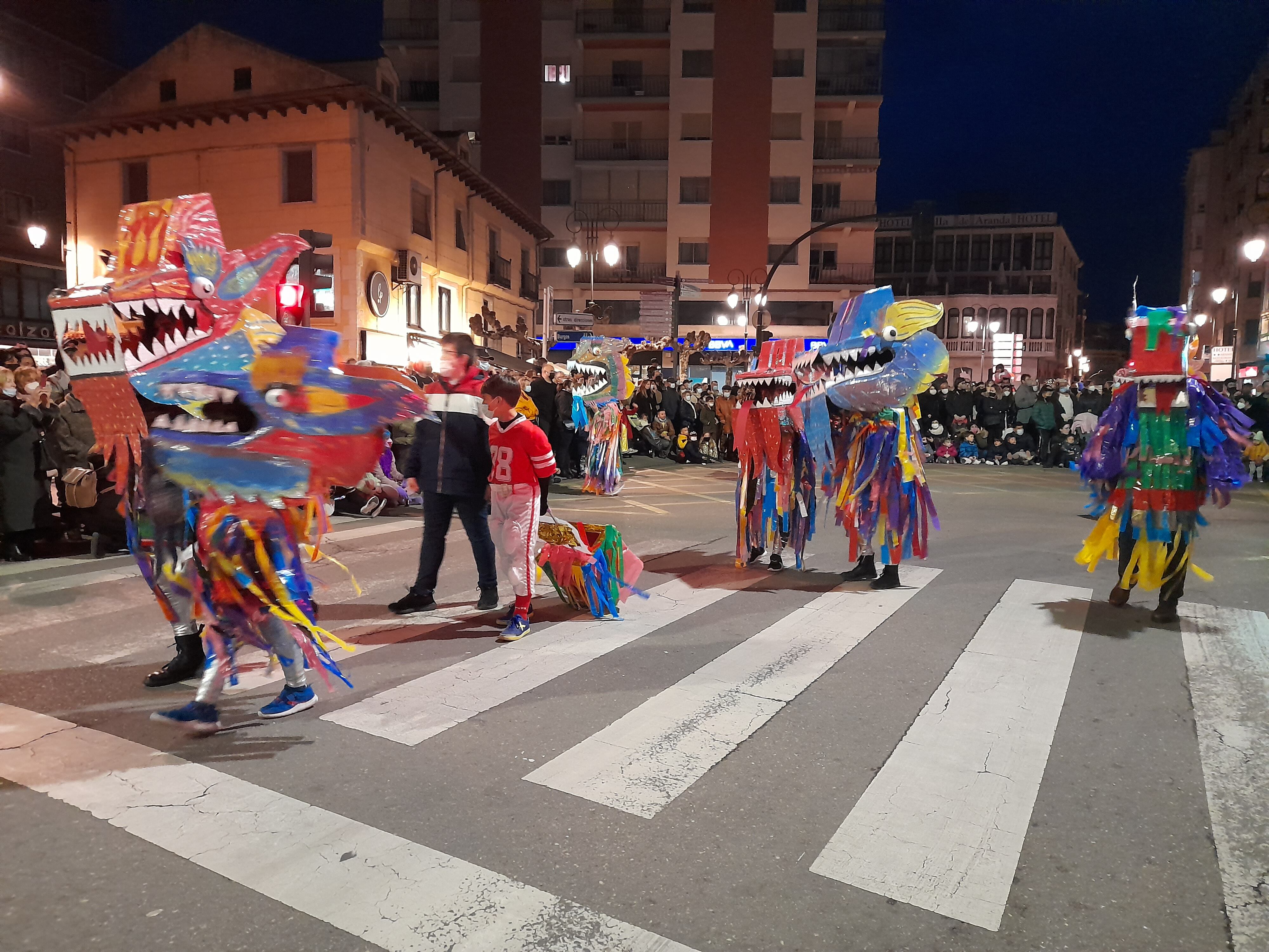 Dragones de colores en el Carnaval de Aranda 2022