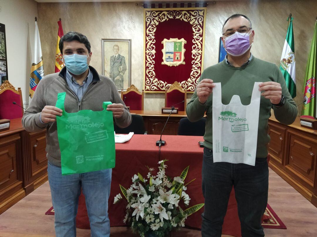 Presentacion campaña verde fomento comercio local en Marmolejo.