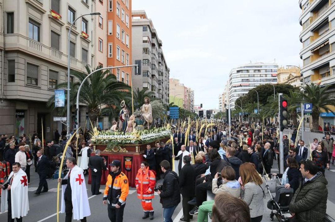 Imagen de archivo de una procesión de Semana Santa en Alicante