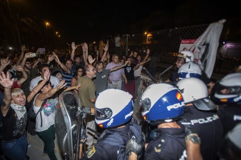 Protestas en las vías del tren en Santiago el Mayor