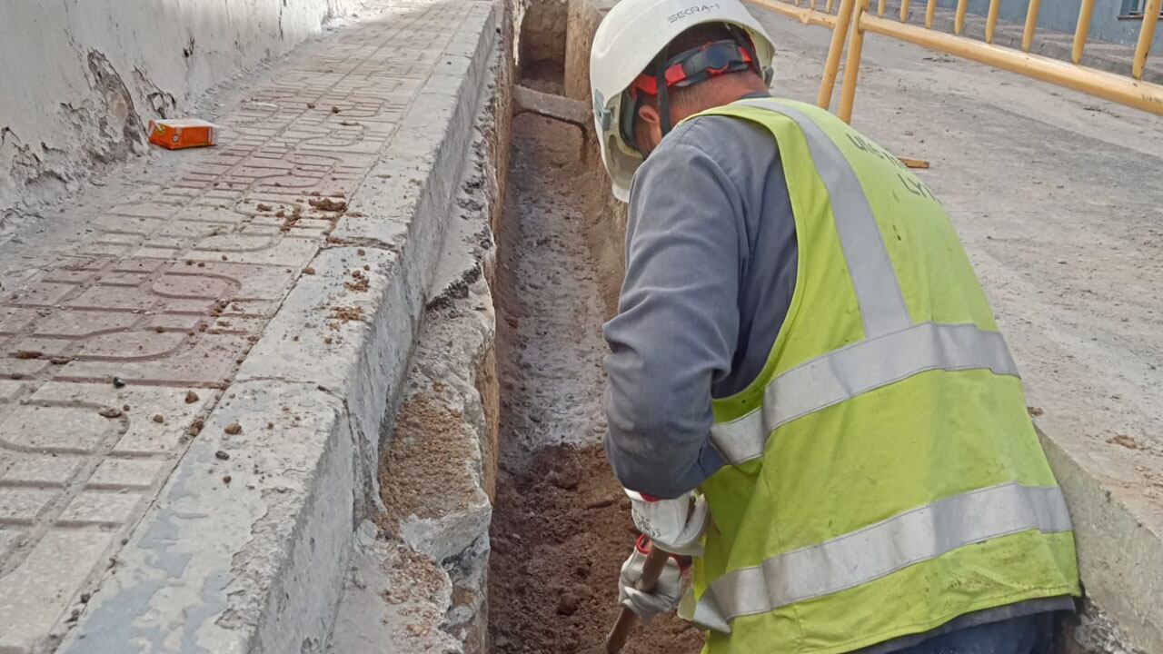 Trabajos de Endesa para el refuerzo de la red eléctrica en Pinos Puente (Granada)