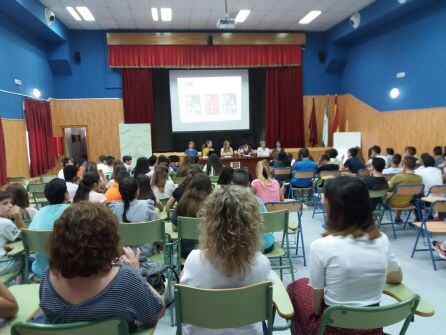 El salón de actos del IES &#039;Juan López Morillas&#039; lleno en la presentación