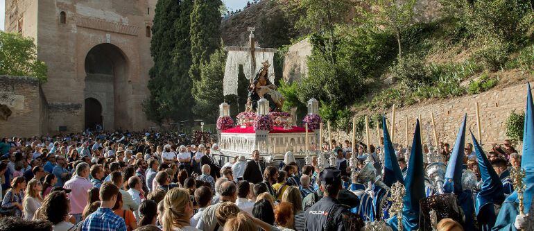 Santa María de La Alhambra representa uno de los reclamos turísticos más notables del sábado santo