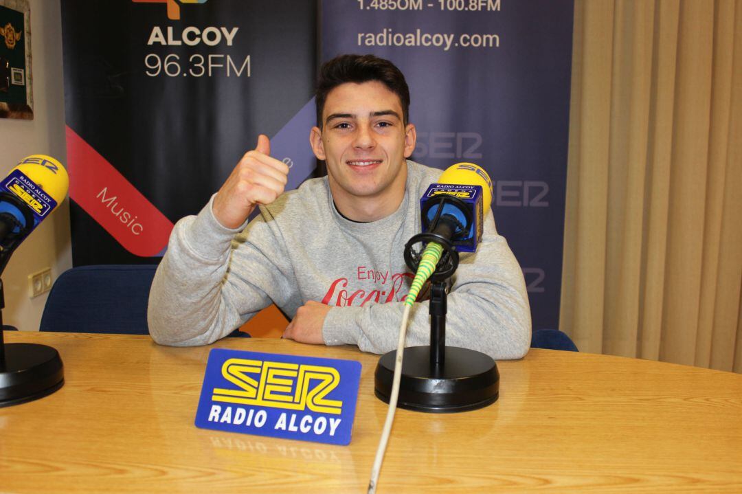 Gaizka Porras en el estudio central de Radio Alcoy en una imagen de archivo