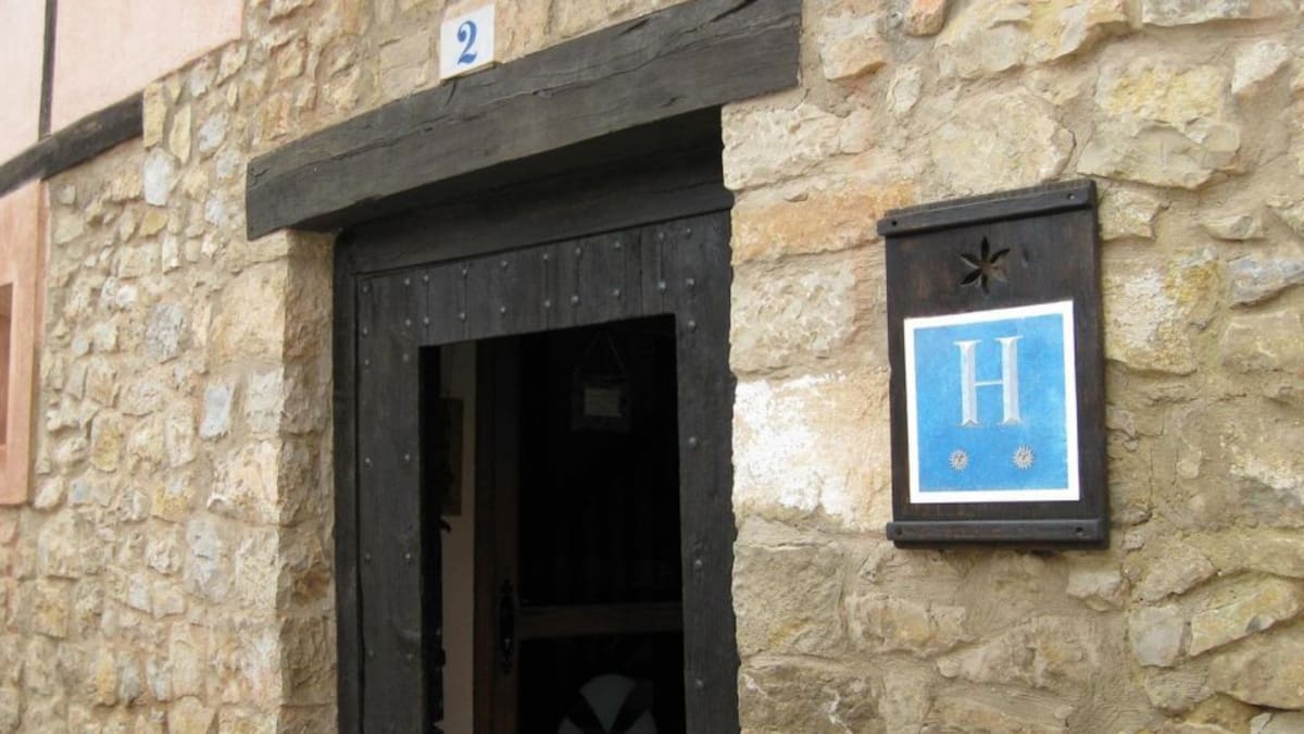 Cascada de cancelaciones en Castilla y León este puente por el estado de alarma de Madrid