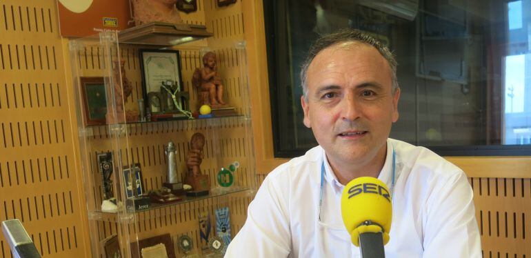 Juan Cantero, durante su entrevista en los estudios de Radio Cádiz