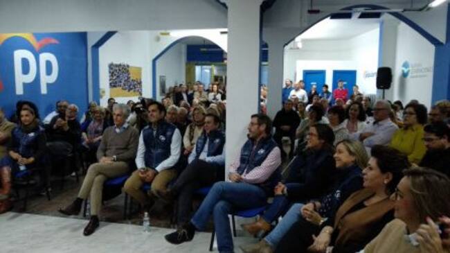 La sede del PP de Peal de Becerro se llenó hasta la bandera