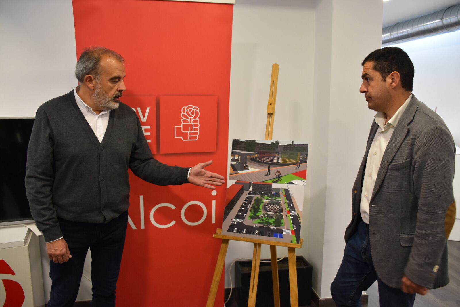 Jordi Martínez y Toni Francés presentando el proyecto de remodelación de la plaza Blas Domingo Llidó.