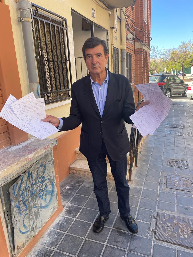 Fernando Giner se reúne con vecinos de Fuensanta