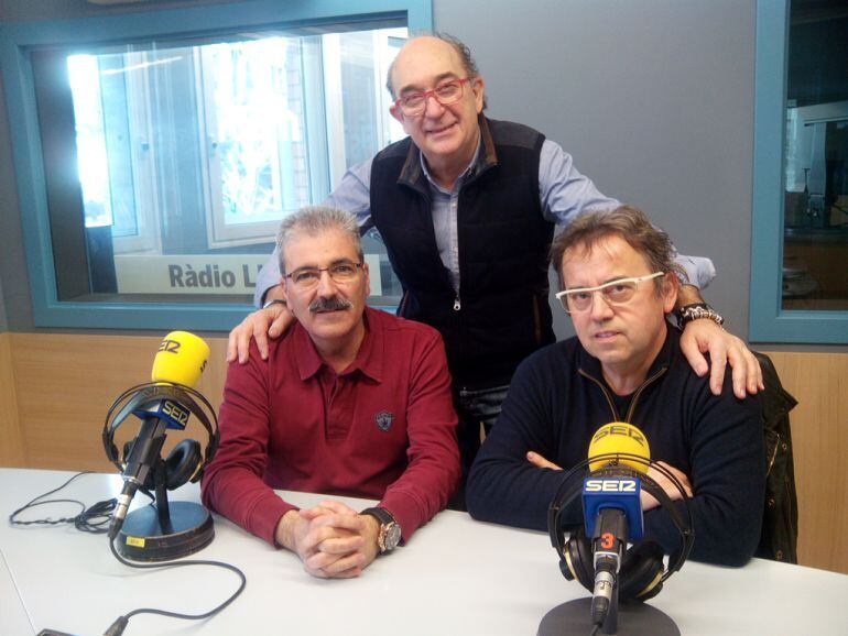 Amb Pere Rué (dempeus), Llorenç Gonzàlez i Pere Tena.