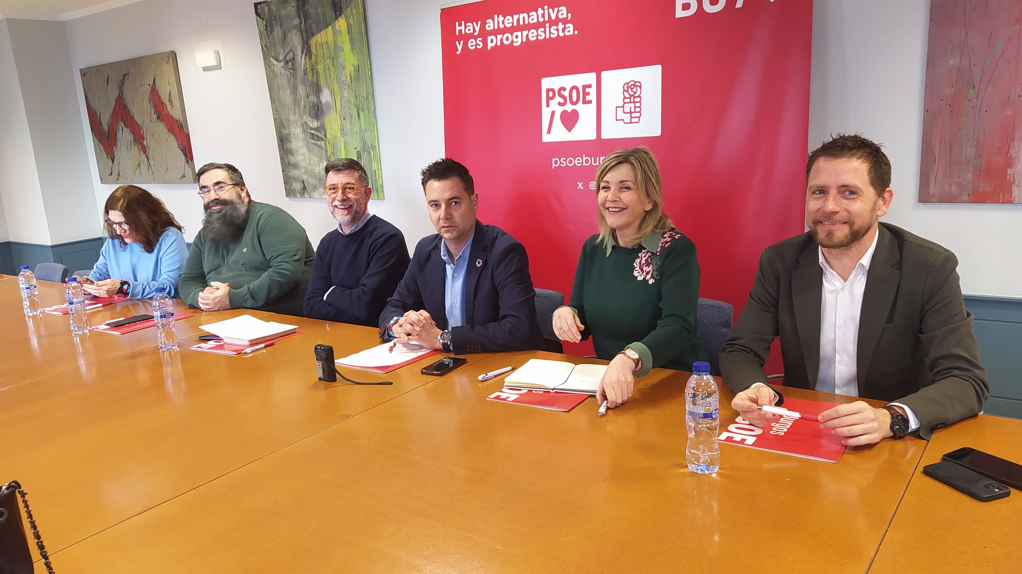 Reunión de concejales socialistas del Ayuntamiento de Burgos con miembros de la oenegé Intermon Oxfam